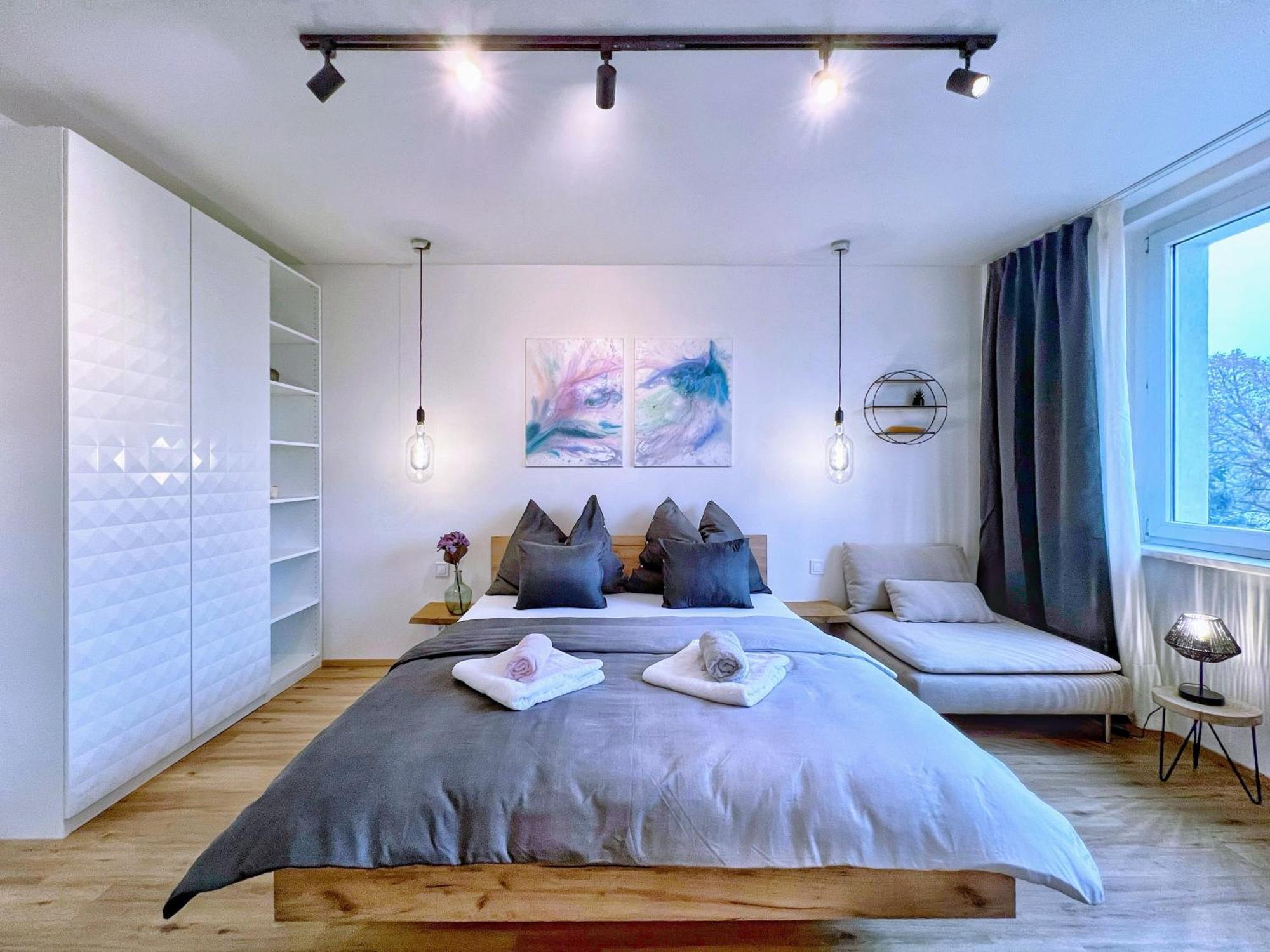Jana's Wow Apt, 3 Room, Free Parking, 15'airpt, 25'city Apartment Prague